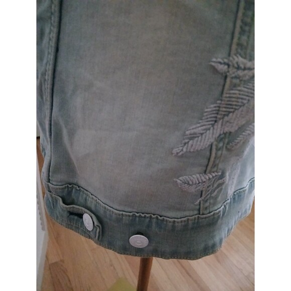 LuLaRoe Denim Jeans Jacket Women's Size SMALL Floral Embroidered Light Wash Cute - Picture 7 of 12